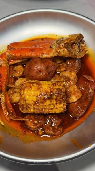 Seafood boil with crab legs, shrimp, sausage, corn and potatoes for office catering in Los Angeles from Boil Baby Boil